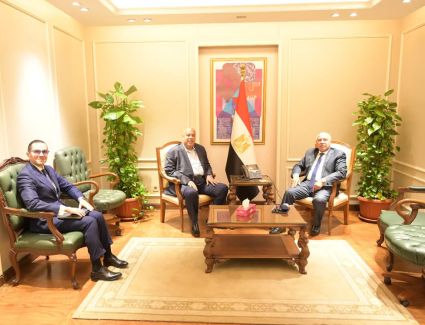 وزيرا الصناعة الاستثمار يبحثان مع الغرفة التجارية آليات النهوض بصناعة الحديد والصلب في مصر