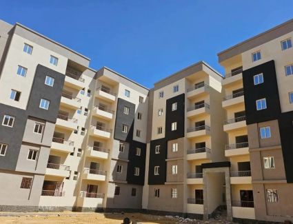 وزير الإسكان يتابع سير العمل بالمشروعات السكنية بمدينة أكتوبر الجديدة