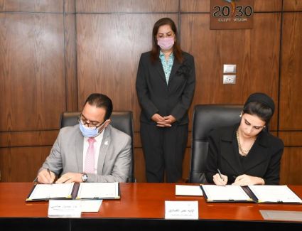 وزارة التخطيط توقع بروتوكول تعاون مع مؤسسة "حياة كريمة"
