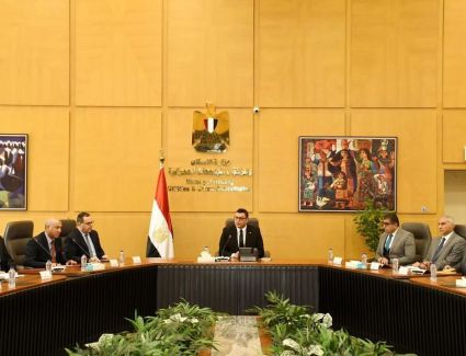 وزير الإسكان يلتقي مجموعة من المطورين وممثلي الكيانات العاملة بإقليم الساحل الشمالي الغربي