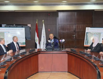 وزير الصناعة والنقل يعلن إطلاق مدينتين نسيجيتين متكاملتين بمنطقة وادى السريرية بالمنيا والمنطقة الصناعية بشمال الفيوم