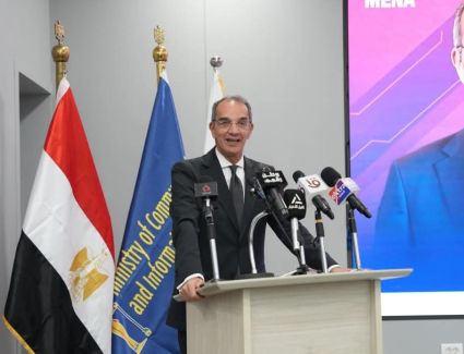 وزير الاتصالات يؤكدا على أهمية رفع الوعى المجتمعى حول إمكانيات الذكاء الاصطناعى ومخاطره