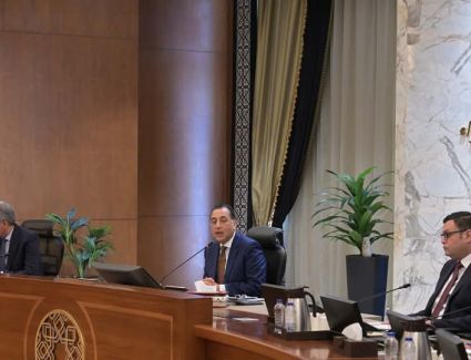 رئيس الوزراء يتابع الموقف التنفيذي للأعمال بالمنطقة الأثرية بالأهرامات ومخططات إحياء منطقة "نزلة السمان" كمقصد سياحي