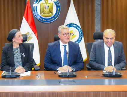 وزراء البترول والبيئة والطيران يبحثون التعاون في مشروع إنتاج وقود الطائرات المستدام