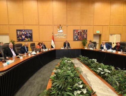 وزير الإسكان يتابع المشروعات السكنية بعددٍ من المحافظات والمدن الجديدة