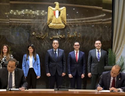 رئيس الوزراء يشهد توقيع عقد اتفاقية التحالف الإستراتيجي لتعزيز صناعة الأدوية في مصر والحصول على تأهيل هيئة الغذاء والدواء الأمريكية (FDA)