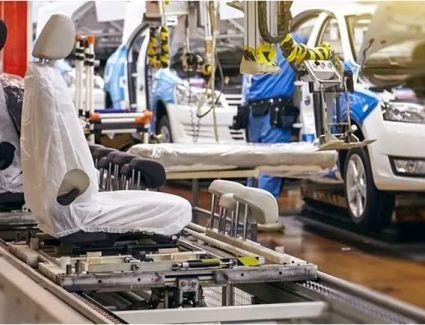 الاتحاد الأوروبي يمنح مصنعي السيارات 3 سنوات إضافية للامتثال لقواعد الانبعاثات