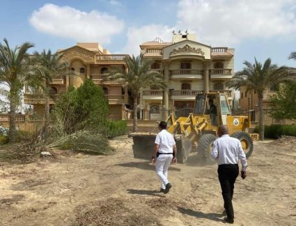 وزير الإسكان يُصدر قرارات إزالة لتعديات ومخالفات بناء بالساحل الشمالي ومدينة ملوي الجديدة