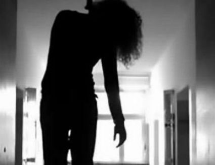 انتحار ربة منزل شنقًا لمرورها بأزمة نفسية حزنًا على نجلها في سوهاج