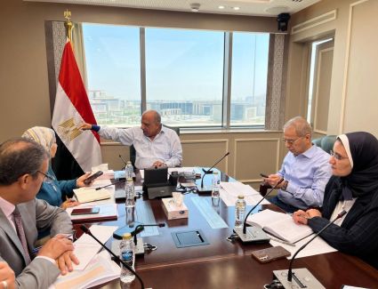 وزير الكهرباء والطاقة المتجددة يجتمع برؤساء الشركات ويوجه برفع درجة الاستعداد لتأمين الشبكة الموحدة وضمان استقرار التغذية الكهربائية