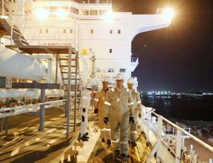 وزير البترول يُجري جولة تفقدية بميناء الإسكندرية لمتابعة أعمال تجهيز سفينة التغييز "Energos Power" تمهيدًا لتحركها وربطها على رصيف ميناء العين السخنة