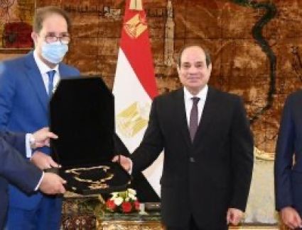 الرئيس السيسى يتسلم وسام الاستحقاق الخاص من اللجنة الأولمبية الأفريقية