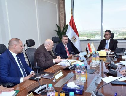 وزير التموين يعقد اجتماعًا مع رئيس الشعبة العامة للمخابز لمتابعة انتظام عمل منظومة الخبز البلدي المدعم