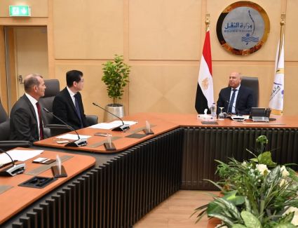 وزير الصناعة يلتقي  رئيس شركة ميتسوبيشى ماشينيري اليابانية لبحث سبل دعم التعاون في مجال مترو الأنفاق