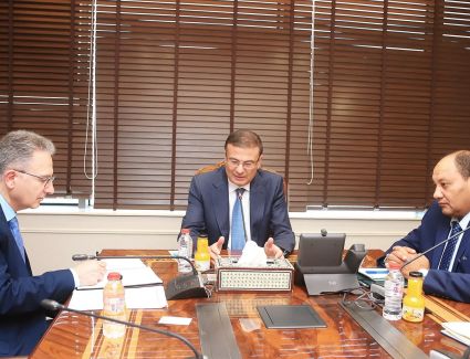 وزير الزراعة يبحث تعزيز التعاون مع البنك الدولي لدعم جهود التنمية الزراعية في مصر