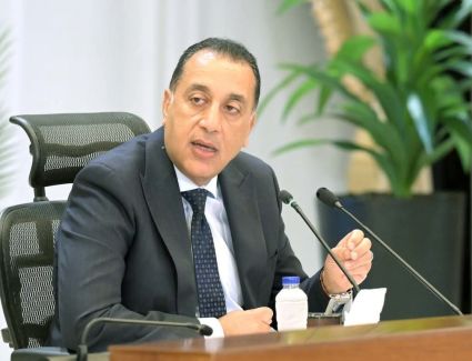 رئيس الوزراء يبدأ جولة تفقدية لمتابعة استعدادات البنية التحتية لاستيراد الغاز الطبيعي بمنطقة السخنة