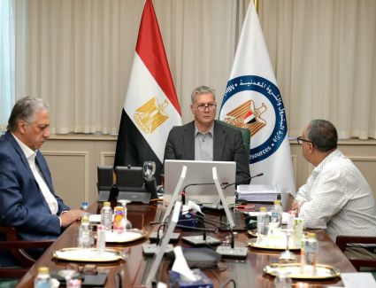 وزير البترول يتابع إجراءات العثور على المفقودين بحادث البارج البحري والتعامل مع تداعياته وفق خطط الطوارىء