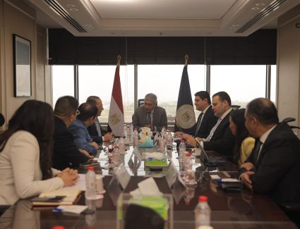وزير السياحة يبحث مع أحد شركة صينية متخصصة في البواخر السياحية تطوير منتج السياحة النيلية في مصر