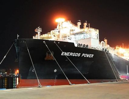 وزارة البترول والثروة المعدنية تؤمن إمدادات الغاز لجميع القطاعات بأربع سفن تغييز