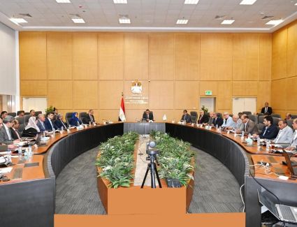 وزير الإسكان يعقد اجتماعه الدوري لمتابعة المشروعات السكنية بعددٍ من المدن والمحافظات