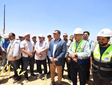 وزير الإسكان يتفقد محاور الطرق ومحطة تنقية مياه الشرب الجديدة بمدينة السادات