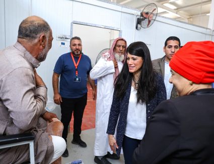 وزيرة التخطيط تتفقد مركز الأطراف الصناعية بمطروح وتشهد تسليم وصيانة ١٠٠ طرف صناعي لمصابي ومتضرري الألغام