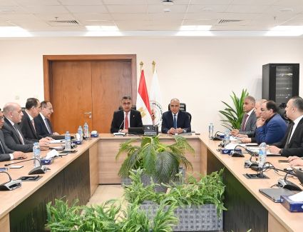 وزيرا الري والتموين يبحثان سُبل تطوير مصانع إنتاج السكر