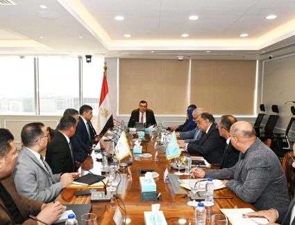 وزير الإسكان يتابع موقف مشروعات الإسكان بمحافظة بورسعيد