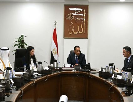 رئيس الوزراء يجتمع مع الرئيس التنفيذي للمؤسسة الدولية الإسلامية لتمويل التجارة