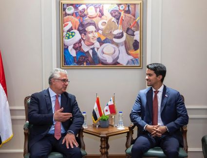 رئيس المنطقة الاقتصادية لقناة السويس يبحث مع سفير بنما بالقاهرة تعزيز التعاون في قطاع النقل البحري والخدمات اللوجستية