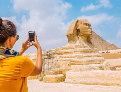 وزير السياحة والآثار يصدر قراراً وزارياً بزيادة أجر المرشد السياحي في مصر