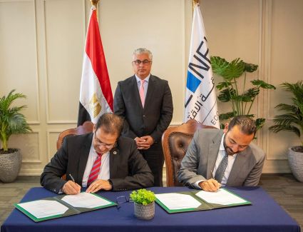 باستثمارات 970 مليون جنيه.. توقيع عقد مشروع شركة “CWA” للمنسوجات بالمنطقة الصناعية بالسخنة