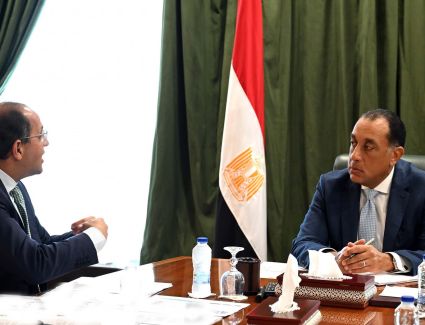 رئيس الوزراء يُتابع مع وزير المالية موقف سداد المستحقات المتأخرة للمصدرين