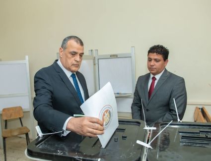 وزير الدولة للإنتاج الحربي يُدلي بصوته في انتخابات مجلس الشيوخ