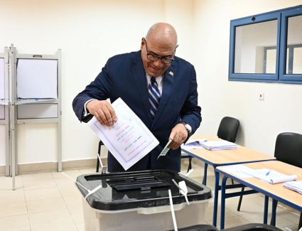 رئيس الهيئة العربية للتصنيع يُدلي بصوته في انتخابات مجلس الشيوخ