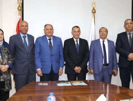 تعاون بين شركة تنمية الريف المصري والبحوث الزراعية لإنتاج تقاوي هجين الخيار "حورس" في أراضي ال ١,٥ مليون فدان