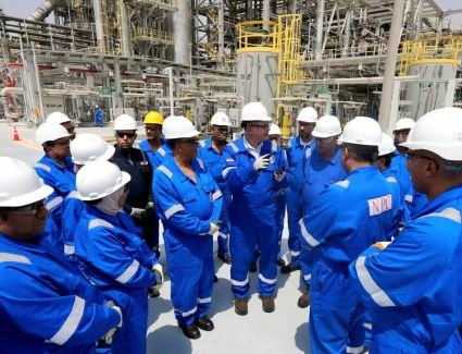 وزير البترول والثروة المعدنية يتفقد مشروعات زيادة الإنتاج بمعامل تكرير البترول بالسويس لخفض الفاتورة الاستيرادية