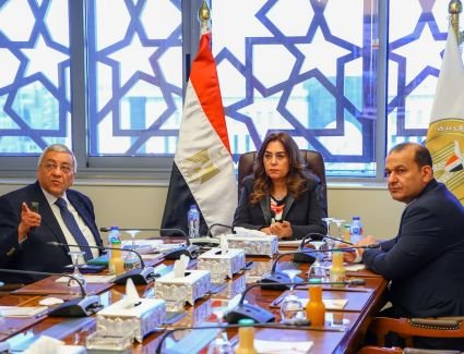 وزيرة التنمية المحلية تتابع الموقف التنفيذي لمقترحات تطوير ورفع كفاءة المسارات والفراغات العامة بمنطقة العرب ببورسعيد ومدينة رشيد بالبحيرة