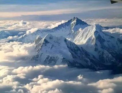 15 ألف دولار رسوم تسلّق جبل إيفرست في نيبال