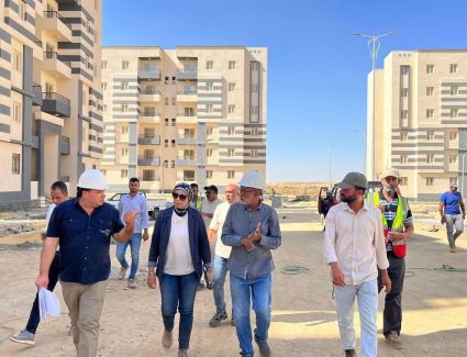  وزير الإسكان يتابع سير العمل بالمشروعات الخدمية والبنية الأساسية بالمرحلة العاجلة بمدينة السويس الجديدة