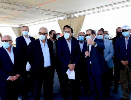 مدبولي يضع حجر الأساس لأول مجمع بتروكيماويات بالمنطقة الاقتصادية باستثمارات تبلغ 7,5 مليار دولار .. ويوفر 15 ألف فرصة عمل