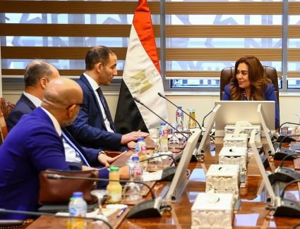  وزيرة التنمية المحلية تبحث مع قيادات شركة “Edge Conn” مجالات التعاون في تعزيز البنية التكنولوجية ودعم التحول الرقمي بالمحليات