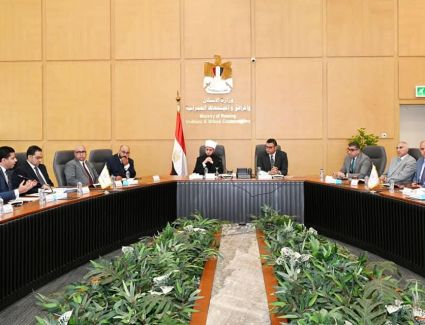 وزيرا الإسكان والأوقاف يناقشان عدداً من الموضوعات المشتركة بين الوزارتين