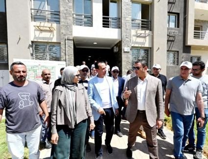 وزير الإسكان يتفقد سير العمل بالمشروع السكني "جنة 4” بمدينة الشيخ زايد