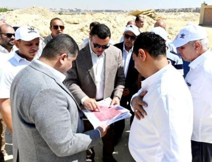 وزير الإسكان يتفقد محطة رفع صرف صحي الخامس شرق بمدينة 6 أكتوبر