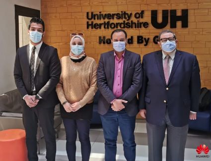 بروتوكول تعاون بين جامعة هارتفوردشير وهواوي تكنولوجيز بالعاصمة الإدارية لدمج المحتوى الأكاديمى