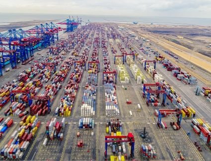 اقتصادية قناة السويس تواصل نجاحات "عام الافتتاحات" بحصول ميناء شرق بورسعيد على المركز الثالث عالميًا في مؤشر أداء الموانئ للحاويات لعام 2024 وفقًا لتقرير البنك الدولي