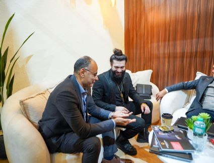 جناح الشركة شهد حضورًا لافتًا من العملاء والزوار..  قوافل للتطوير العقاري تستضيف الفنان كريس المصري في سيتي سكيب 2025