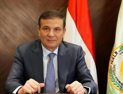  وزير الزراعة يحذر من التلاعب في الأسمدة.. ويؤكد ايقاف الصرف للمتعدين على الأراضي الزراعية 