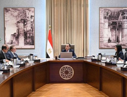 رئيس الوزراء يتابع جهود لجنة إدارة الدين العام الخارجي وتنظيم الاقتراض